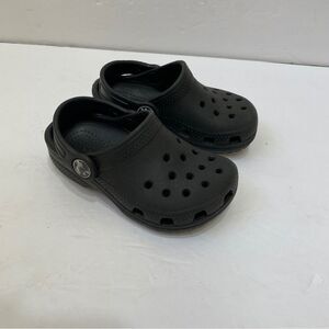 CROCS IN BLACK‎